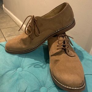 Tan dress shoe